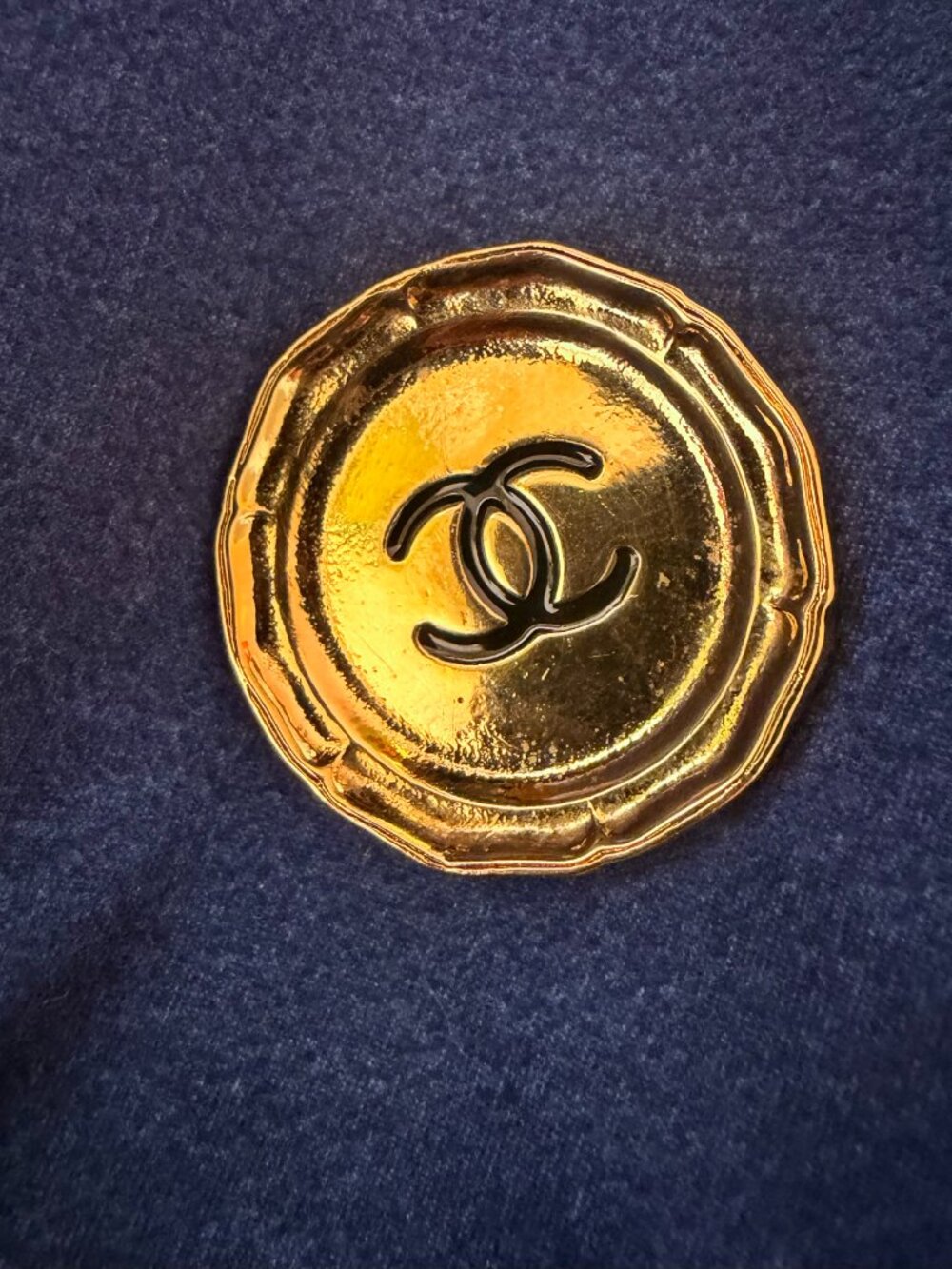 CHANEL VINTAGE AUTHENTIC DISH PLATE CLIP-ON EARRINGS - Picture 4 of 8